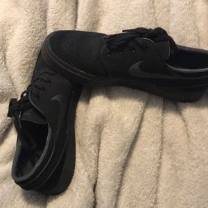 Size 8 all black janoskis
